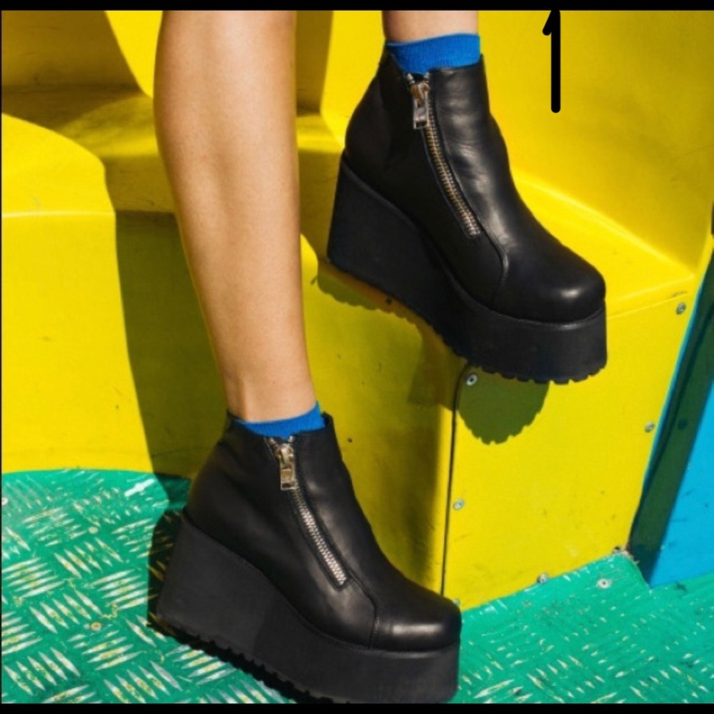 UNIF Daria boots -size 9 (fits size8)